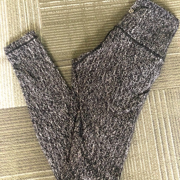 Lululemon leggings size 4 - Picture 1 of 3